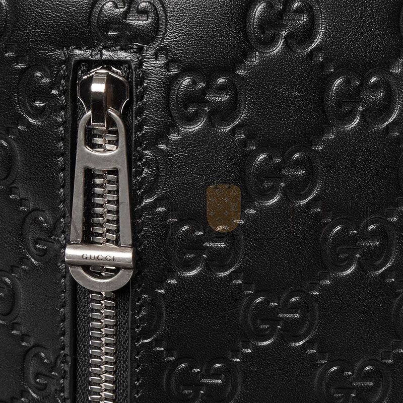 GUCCI GG EMBLEM SMALL CROSSBODY BAG 862915 (28*17*3cm)